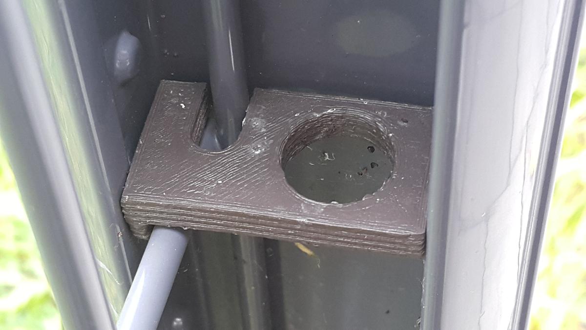Fixador de cerca de painel