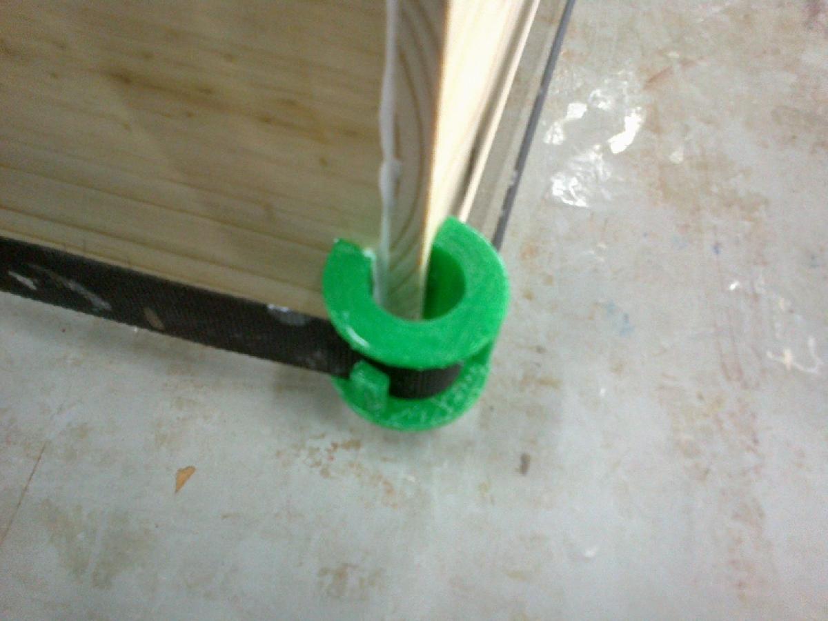 Suporte de canto de grampo para web