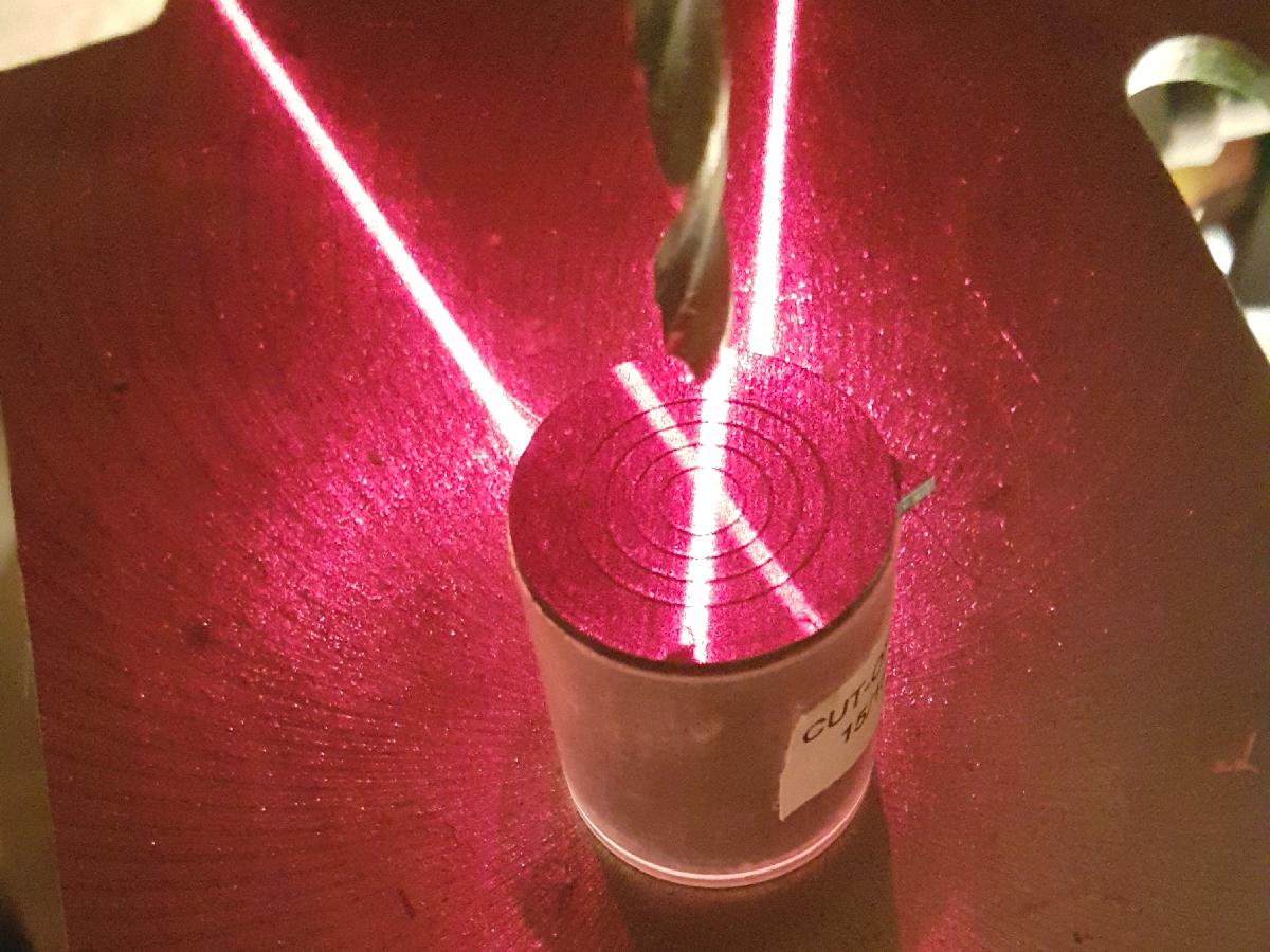 Guia a laser (mira, ponto de mira) para furadeira de coluna