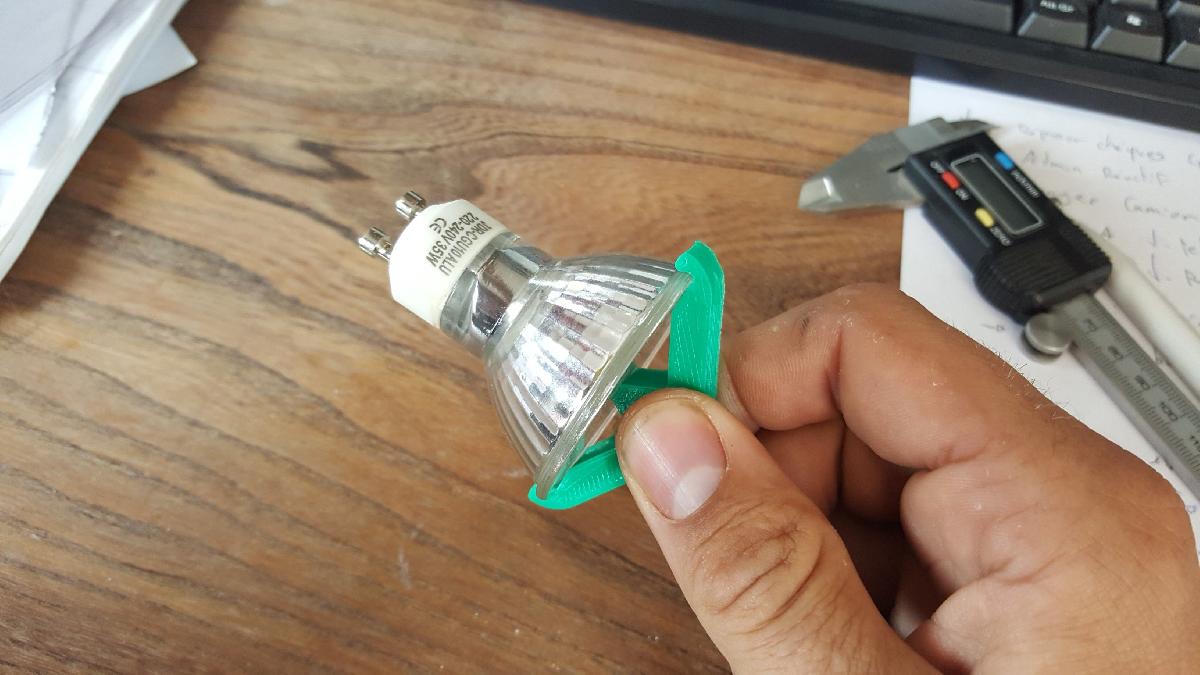 Ferramenta para lampada GU10