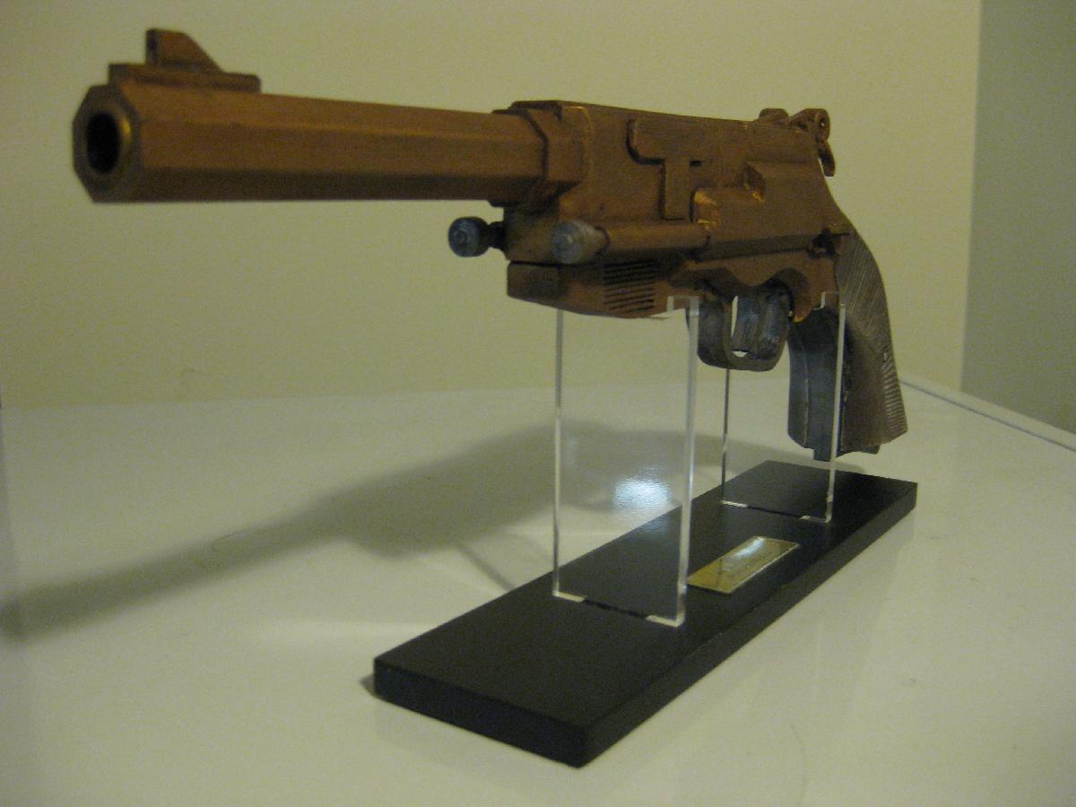 Pistola Modelo B do Mal MOV