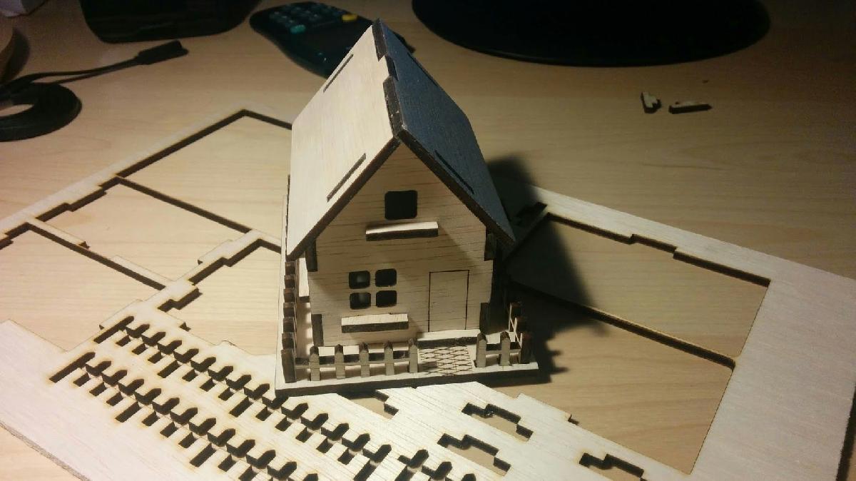 Casa de Madeira Cortada a Laser