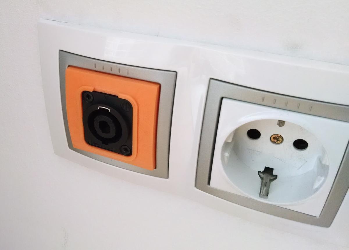 Adaptador Neutrik speakON NL4MP para Schneider UNICA