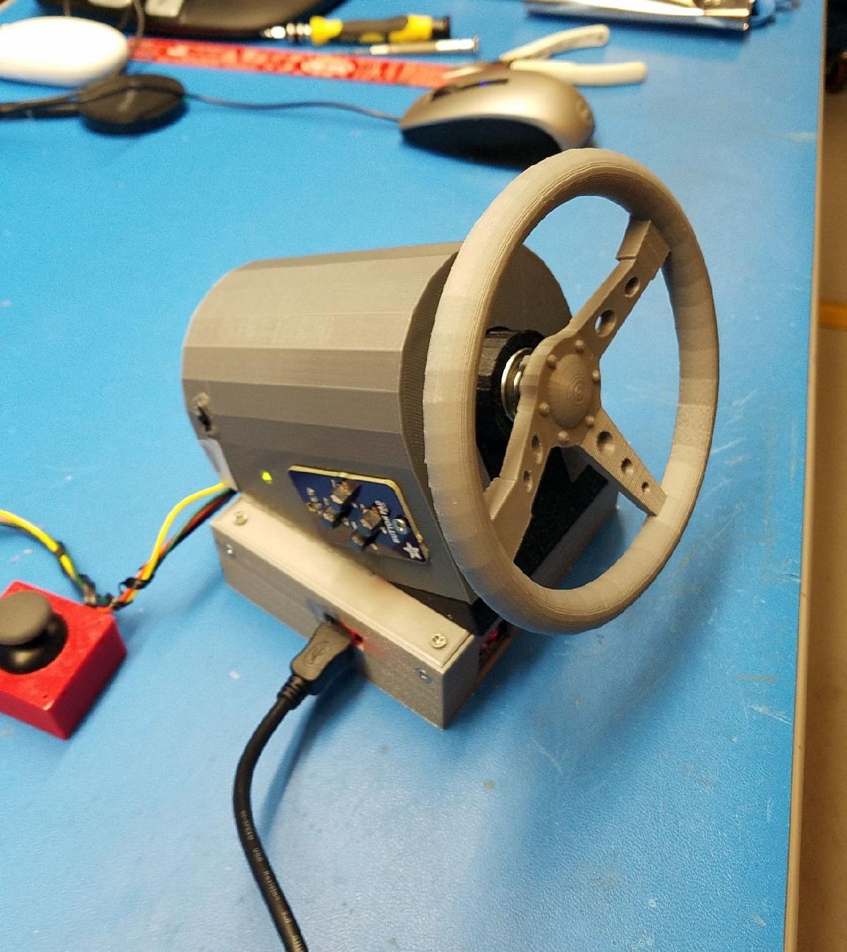 Volante Momo com Mini Force Feedback