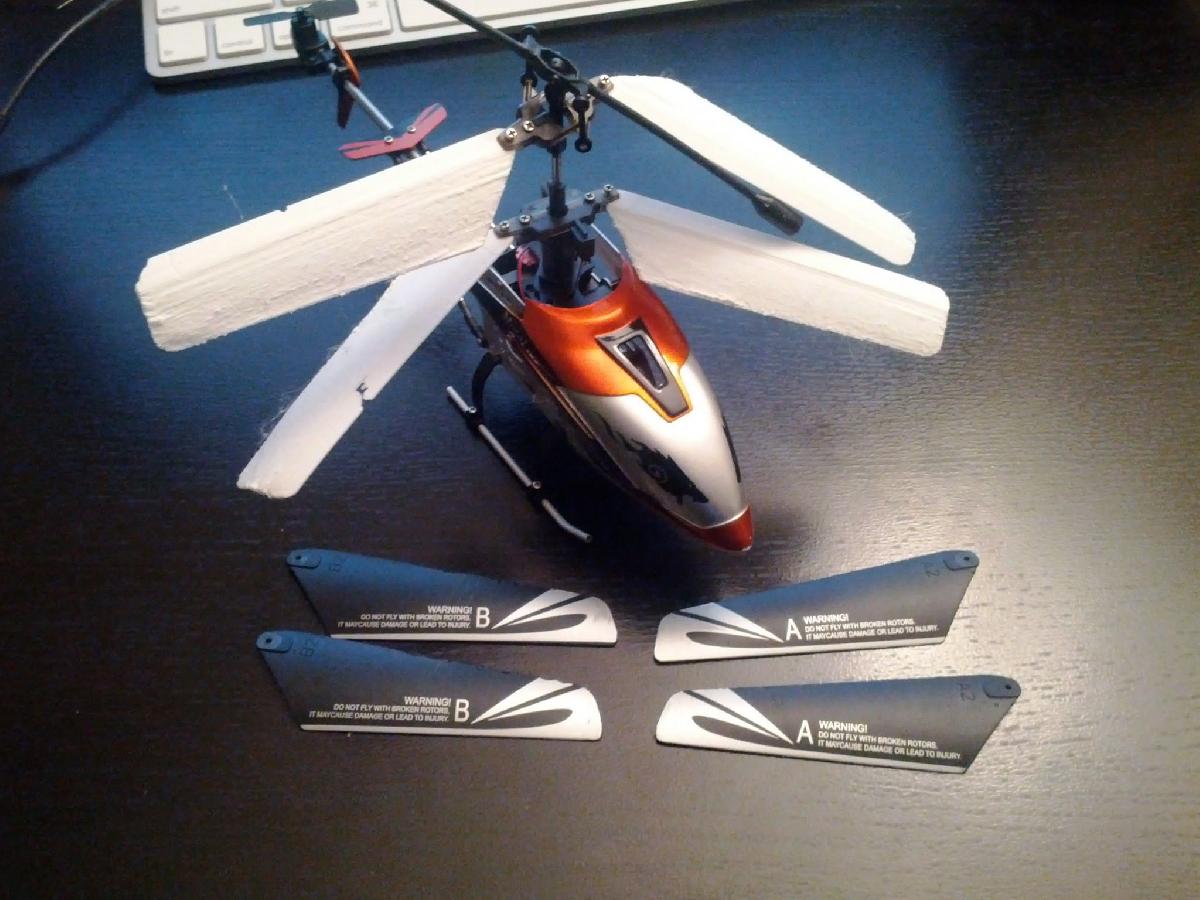 Laminas de helicoptero impressas em 3D de trabalho