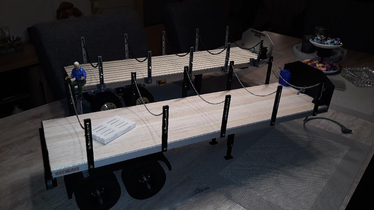 Caminhao plataforma Tamiya 1:14 em auto construcao