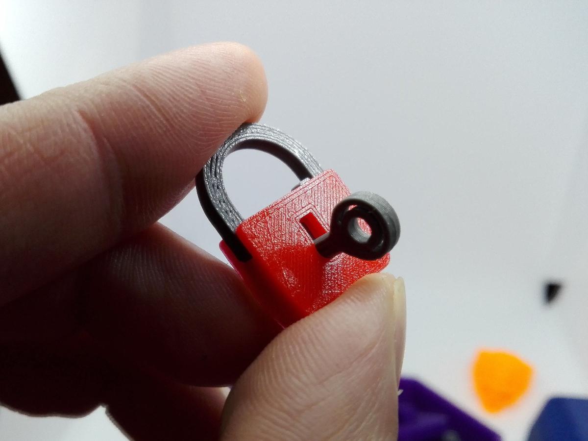 fechadura mini minimal com mecanismo funcional e chave