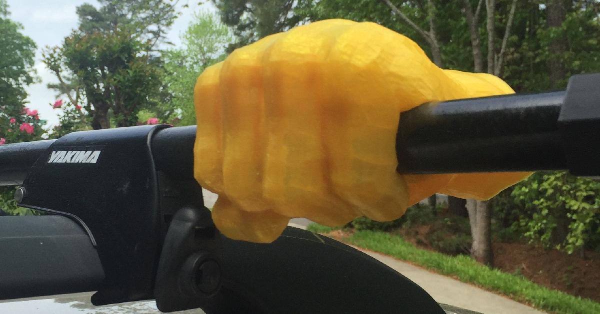 punho de hulk com buraco