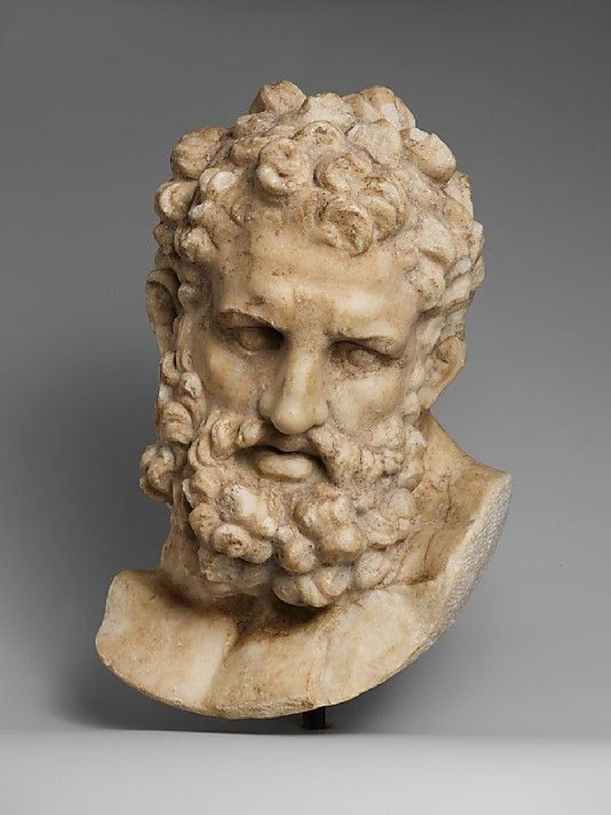 Cabeca de marmore de Hercules