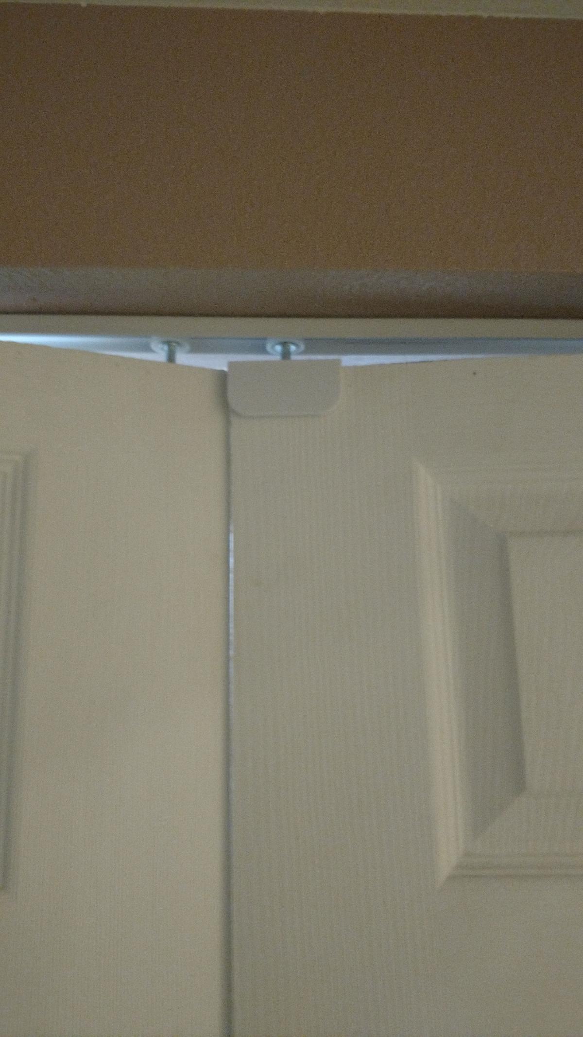 Reparo de canto de porta de armario bifold