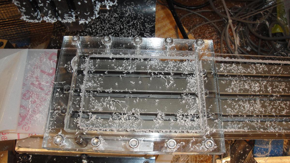 Dispositivo cortado a laser para fresagem de policarbonato