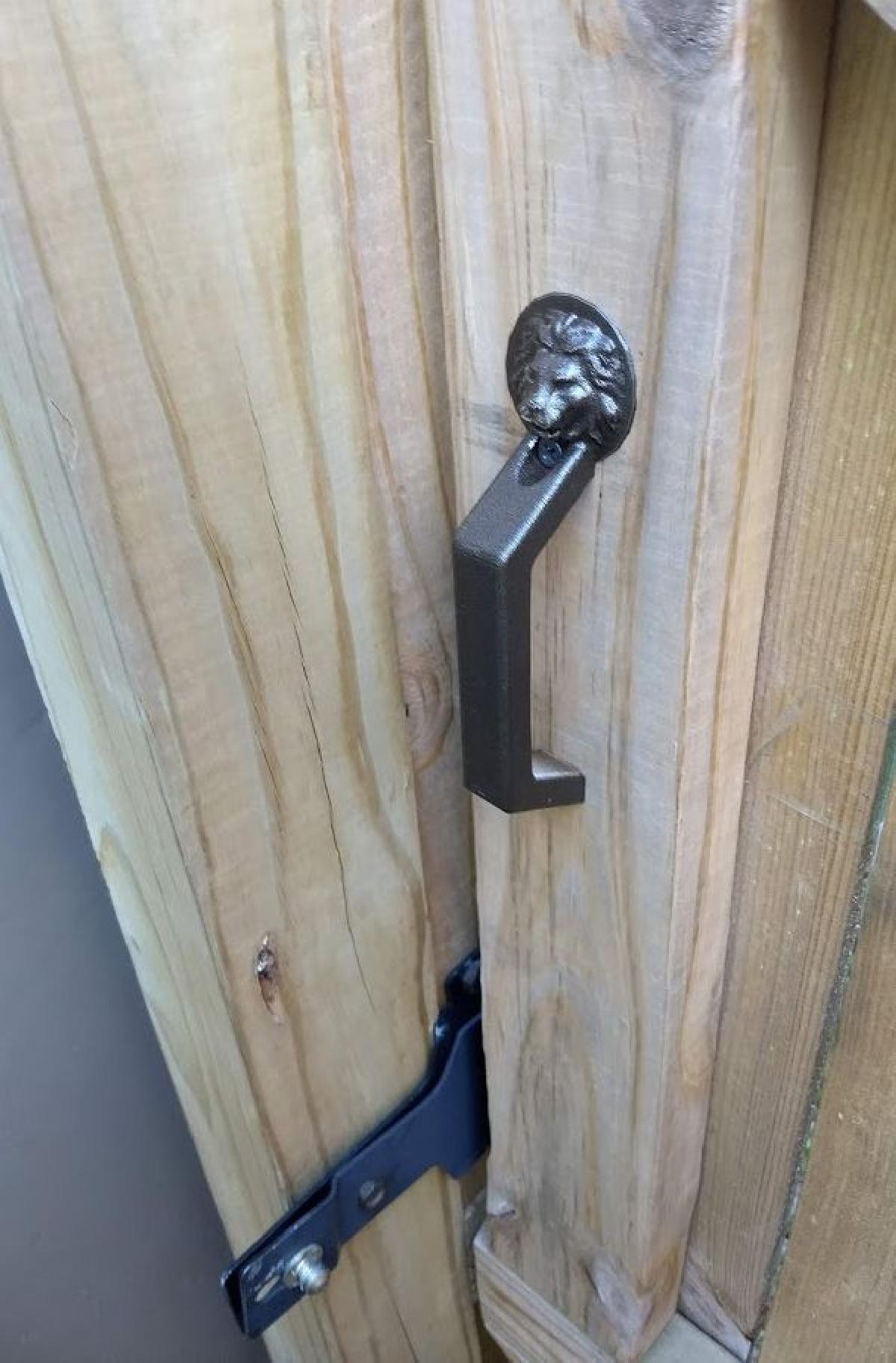 Mao de porta Portao do Leao   Cerca Puxar