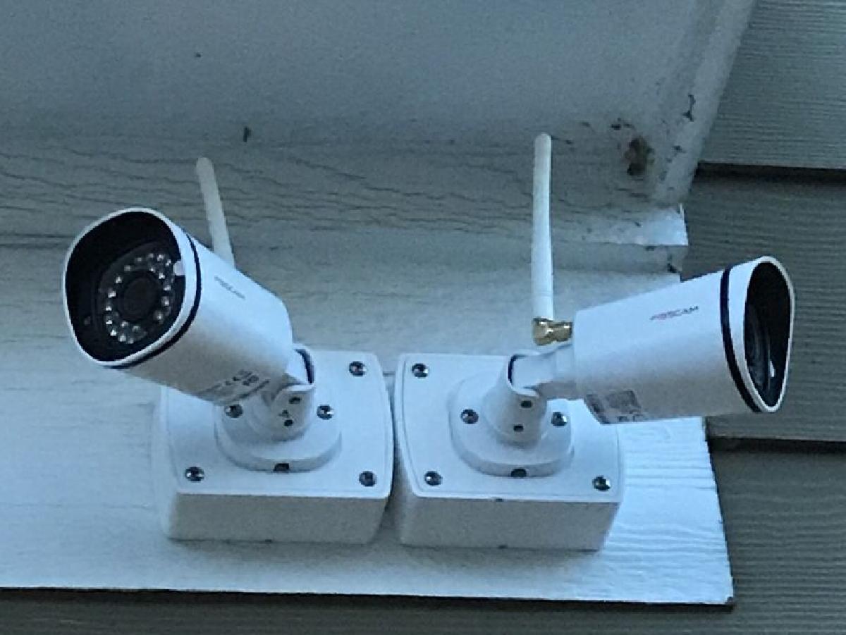 Caixa de juncao para cameras bullet mini externas Foscam