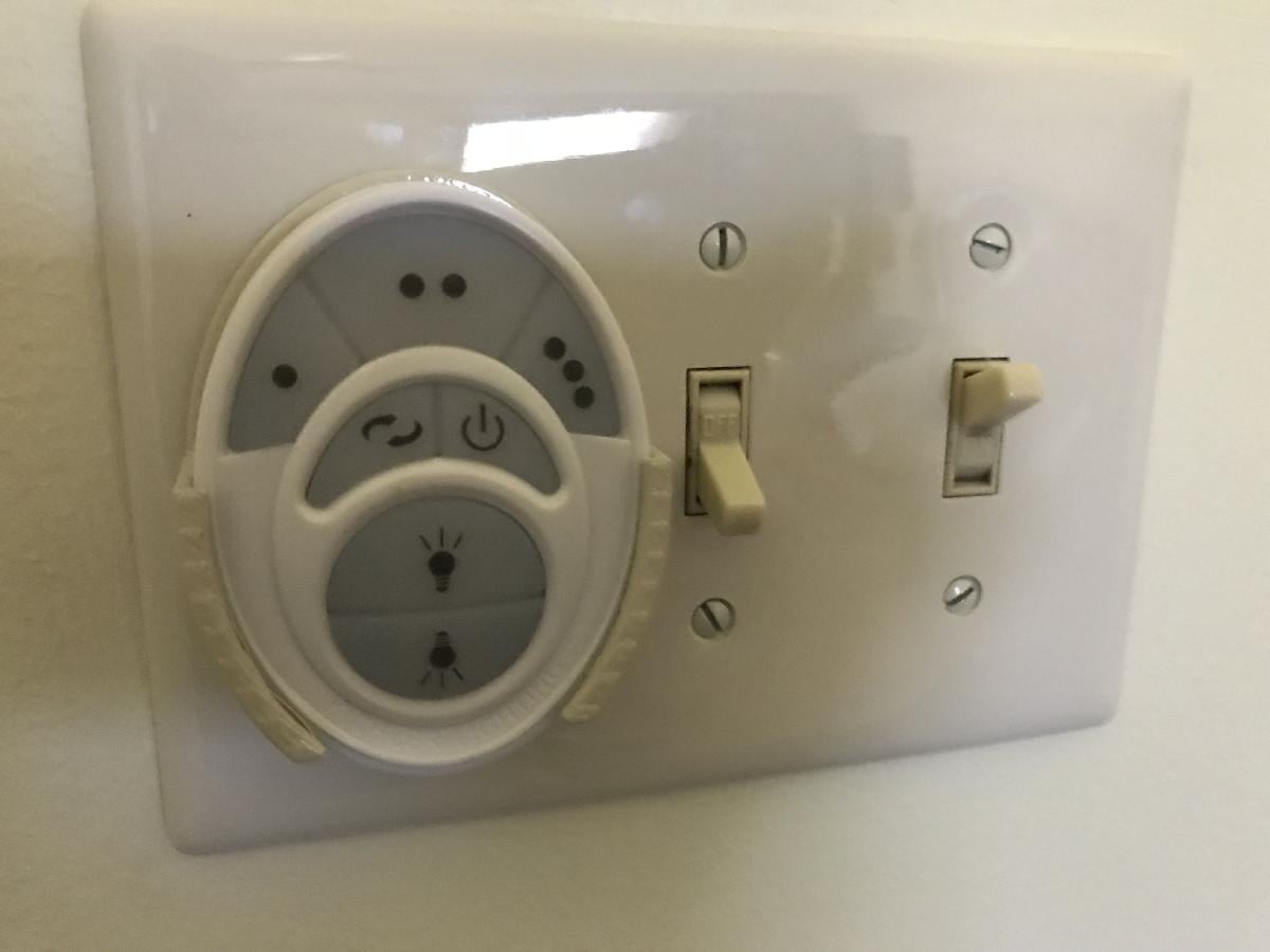 Suporte para controle remoto de ventilador de teto Kichler