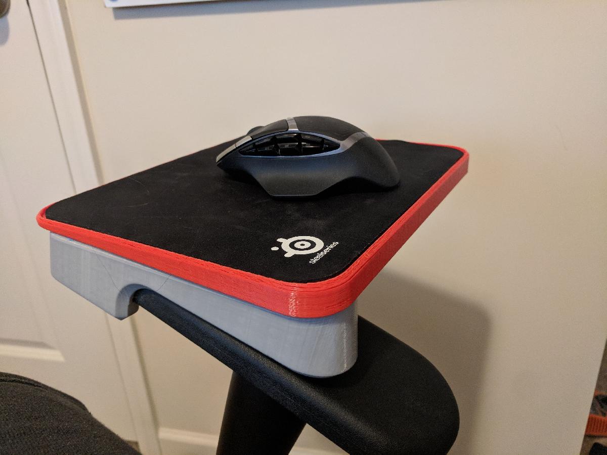 Suporte para mousepad de cadeira