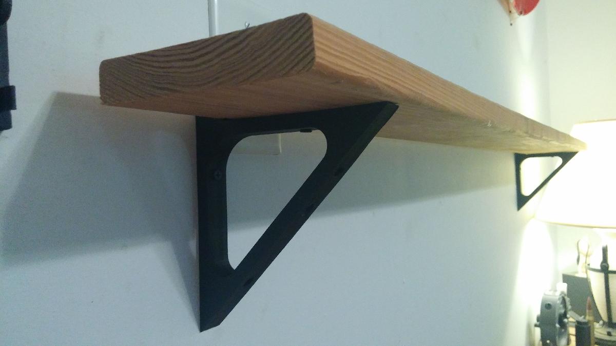 Suporte de prateleira para tabuas de deck de madeira