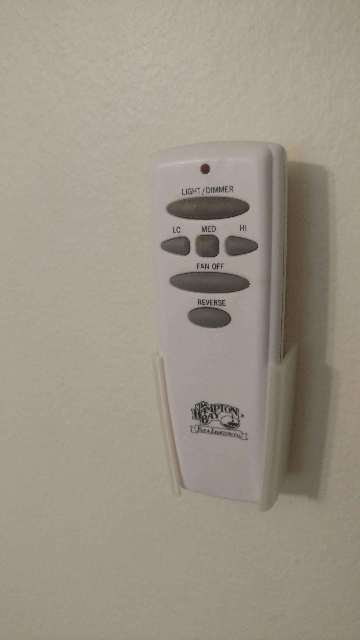 Suporte para controle remoto do ventilador Hampton Bay UC7078T