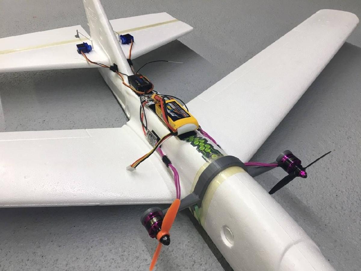 Suporte para motor duplo de planador de espuma