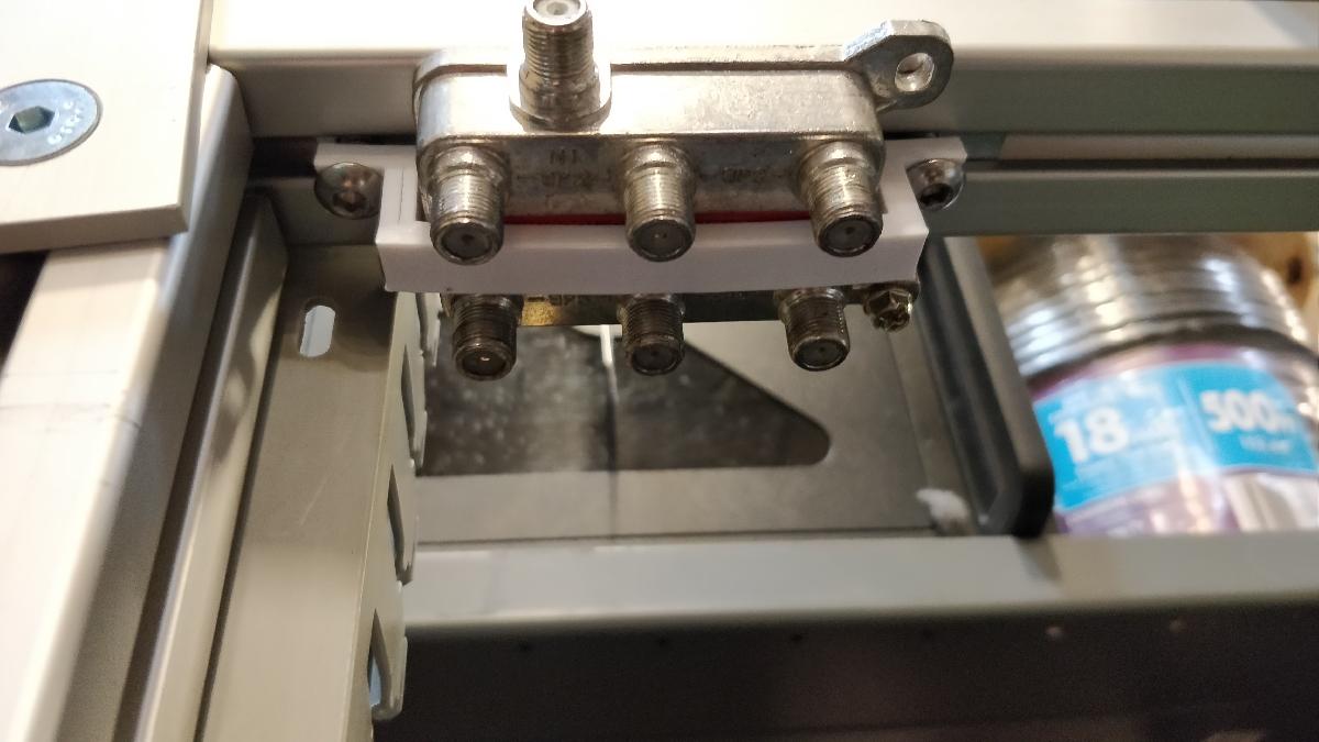 Bracadeira de divisor de coaxial
