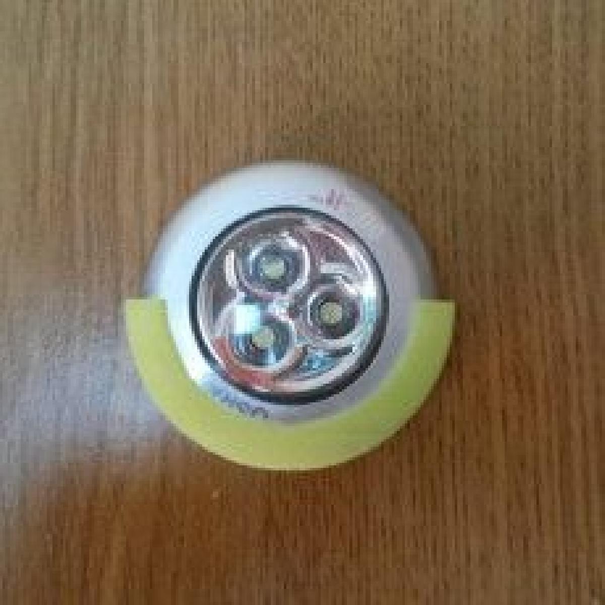Suporte para luz de armario