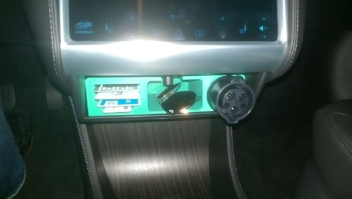 Organizador de compartimento Tesla