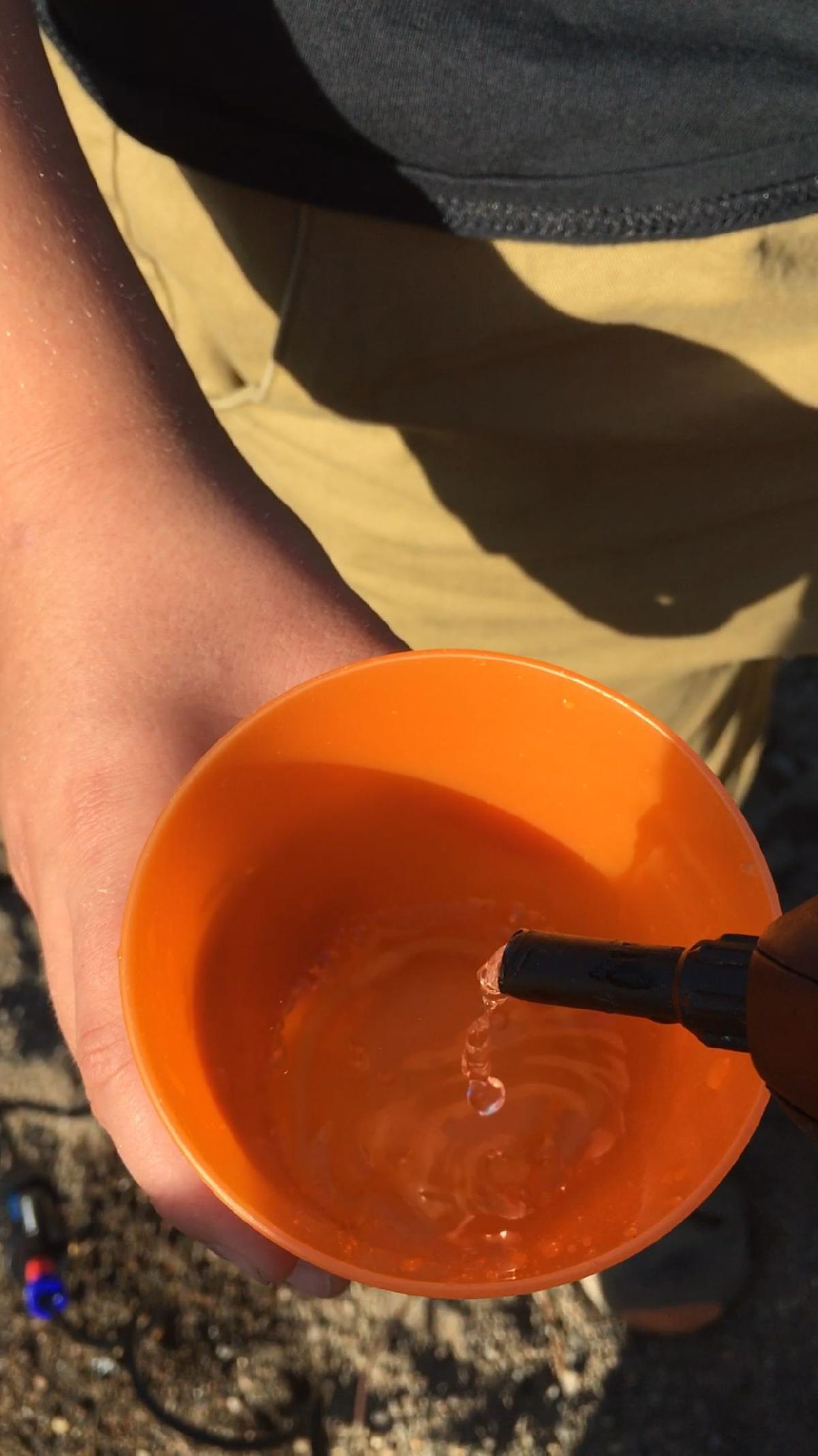sobrevivencia em camping torneira de agua potavel automatica bomba que permite beber de agua externa
