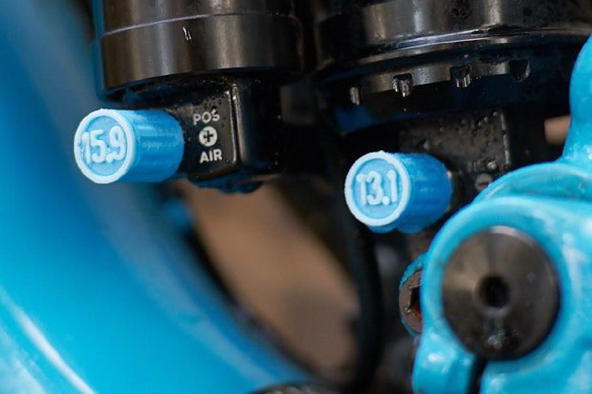 Tampa de valvula Schrader com marca de pressao de ar