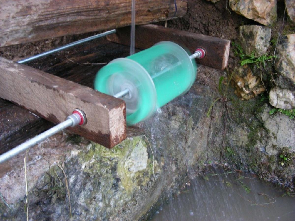Roda dagua com laminas de persiana