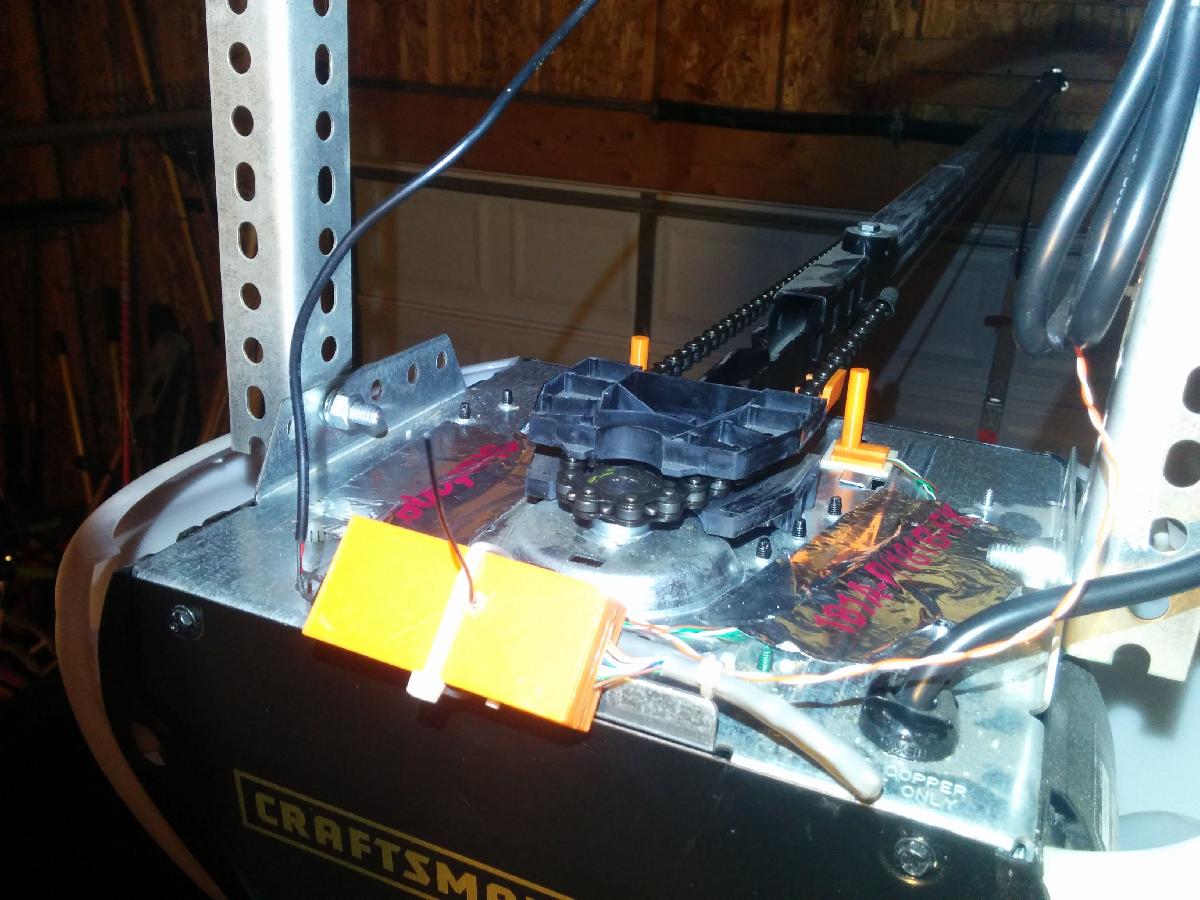 Caso GarageMote, suporte magnetico de corrente e pilar de sensor