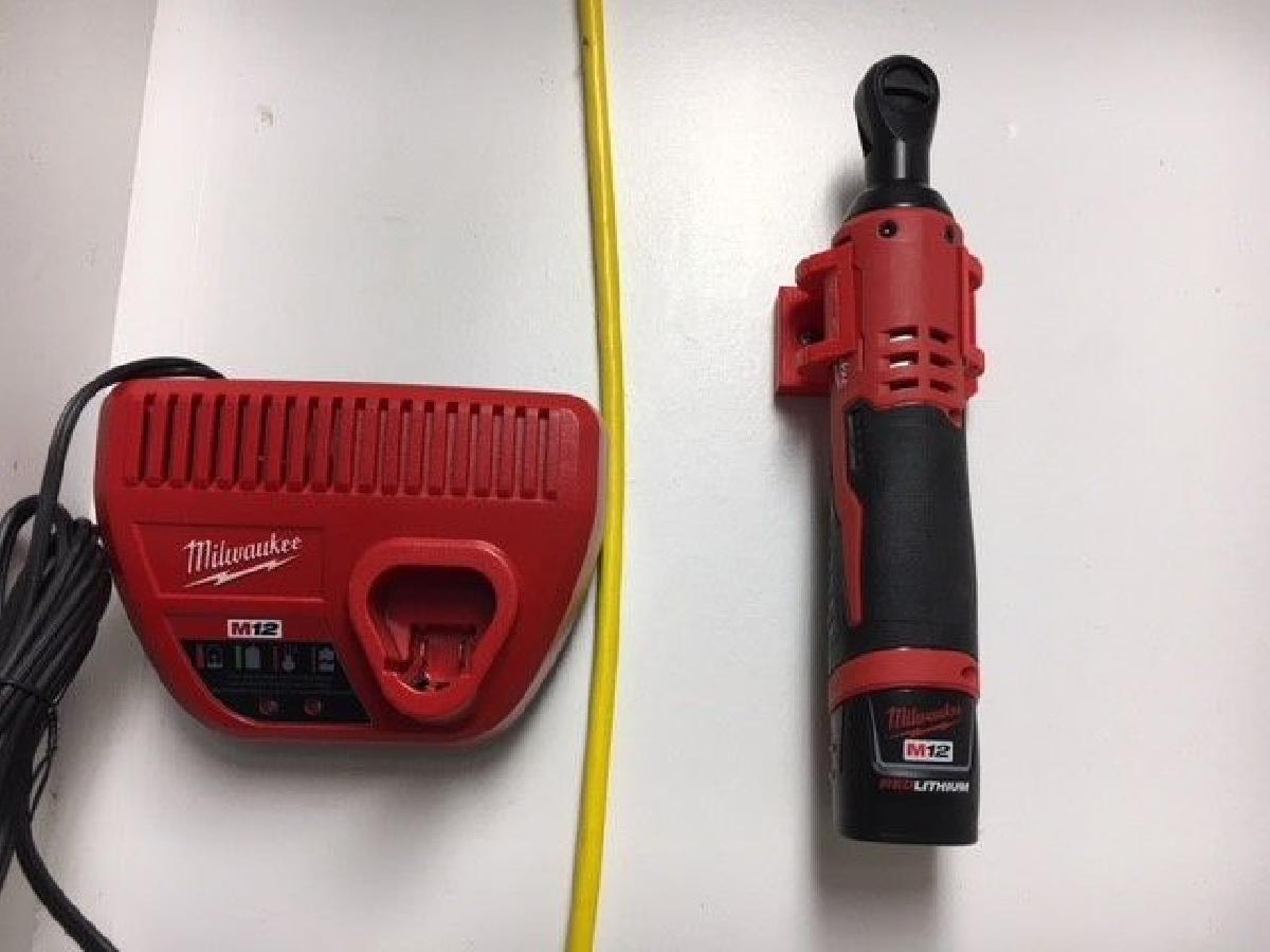 Suporte de parede para chave de catraca Milwaukee M12 3/8