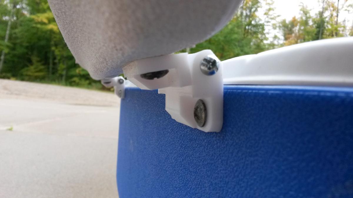 peca de substituicao da dobradica do cooler coleman (meu cooler tem rodas com espacamento de parafusos de 1,5 polegadas)