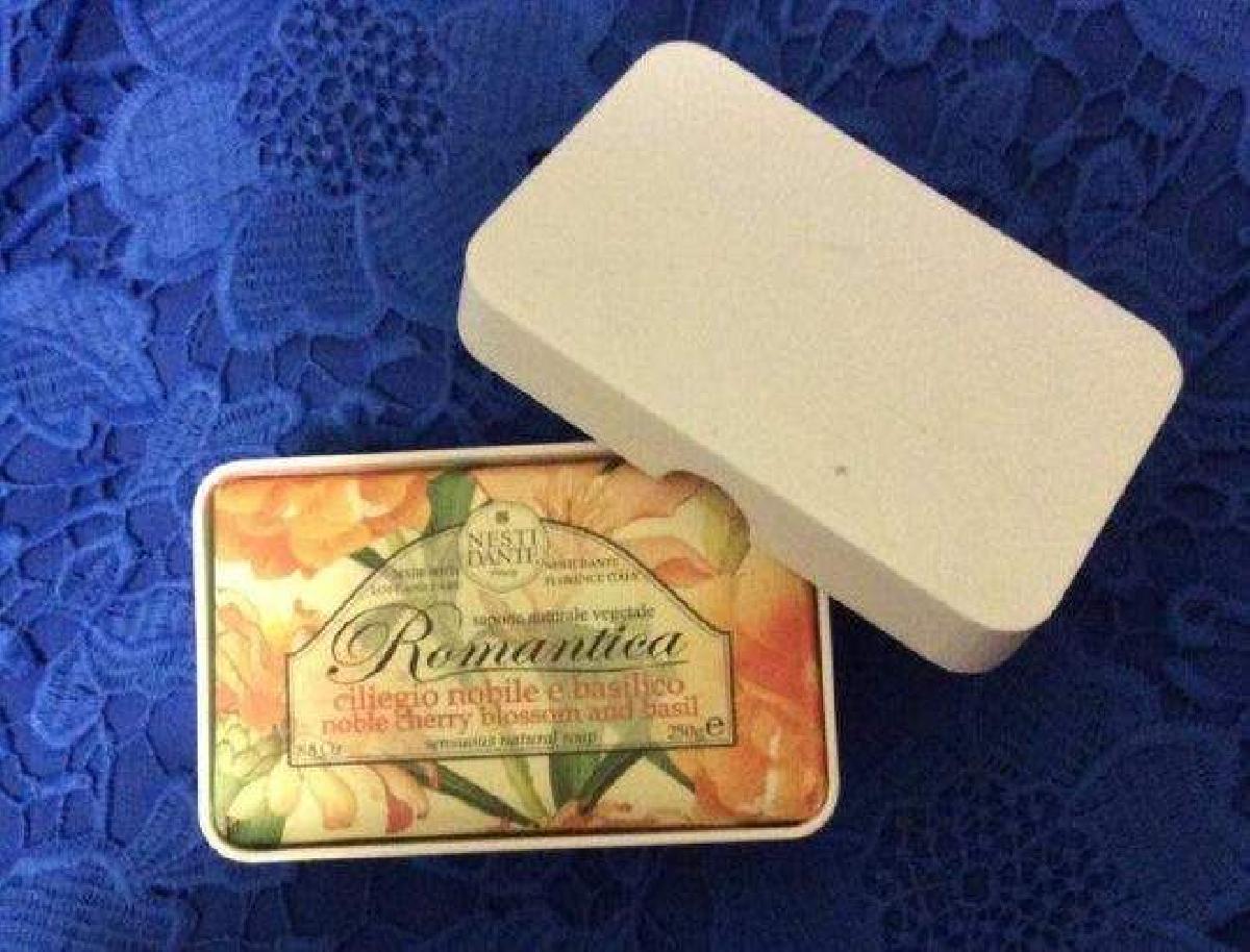 Caixa de sabao para um grande sabao