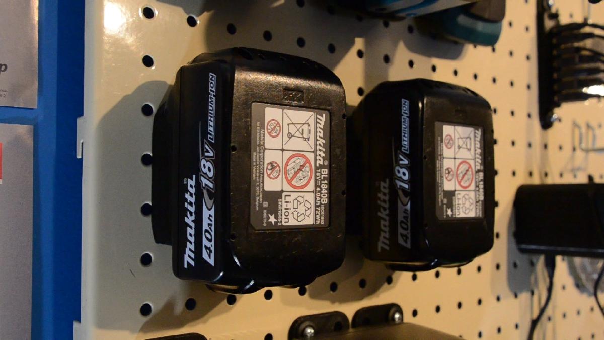 Suporte para bateria Makita 18V para painel de 1