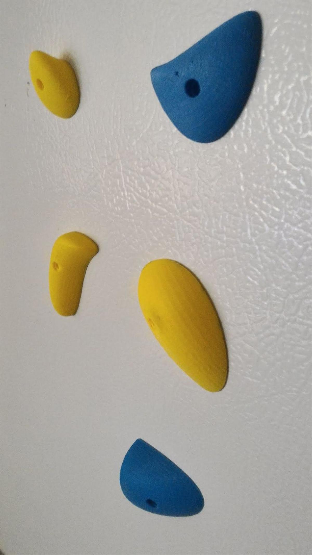 Agarras de escalada como imas de geladeira