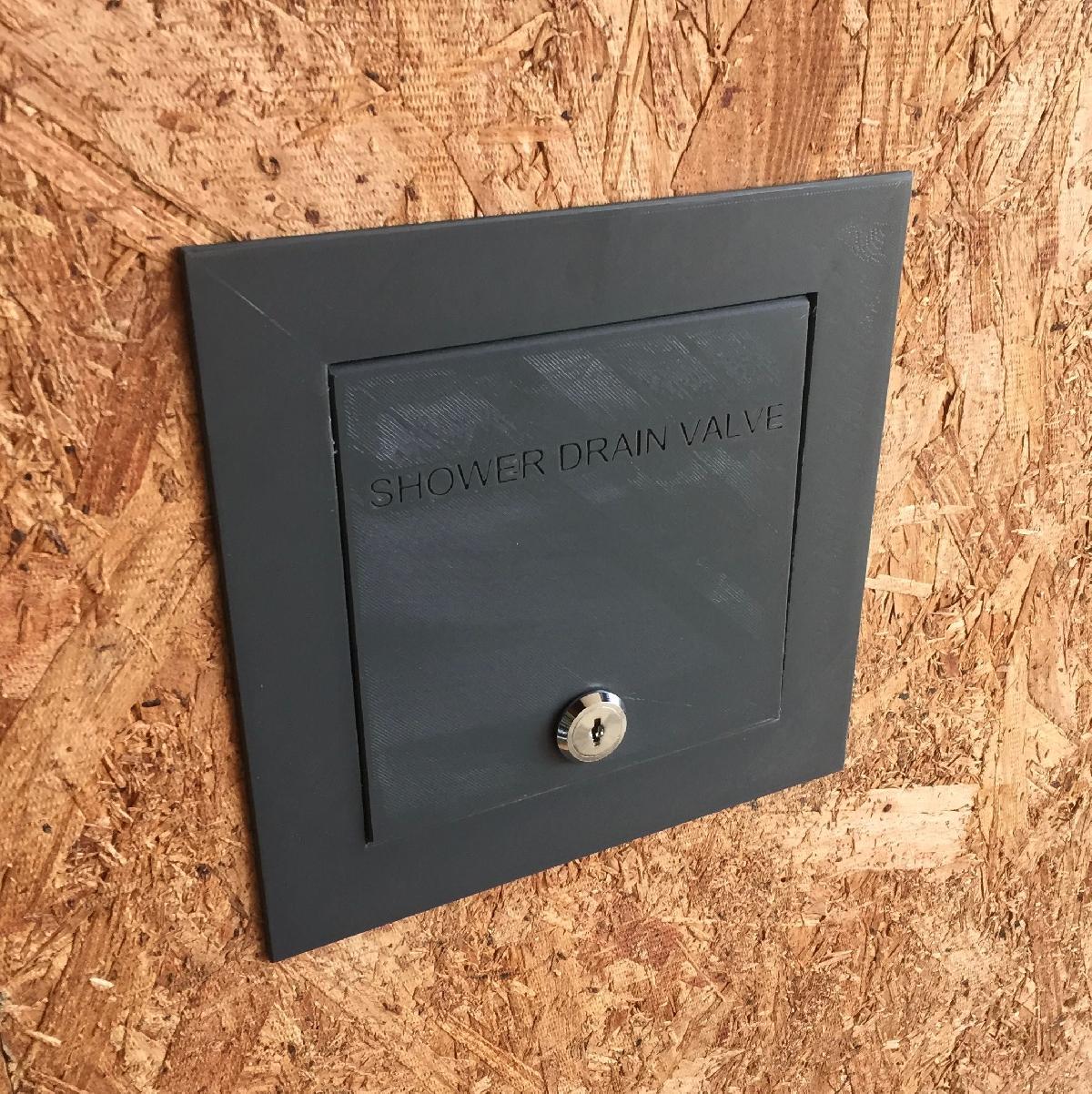 Porta de Acesso a Parede