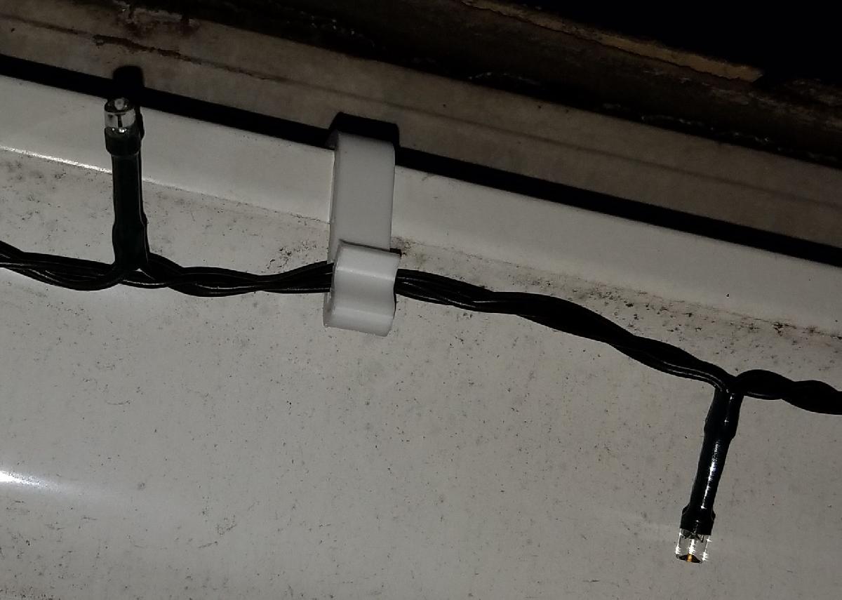 Suporte de luz de Natal para calha de chuva (super simples)