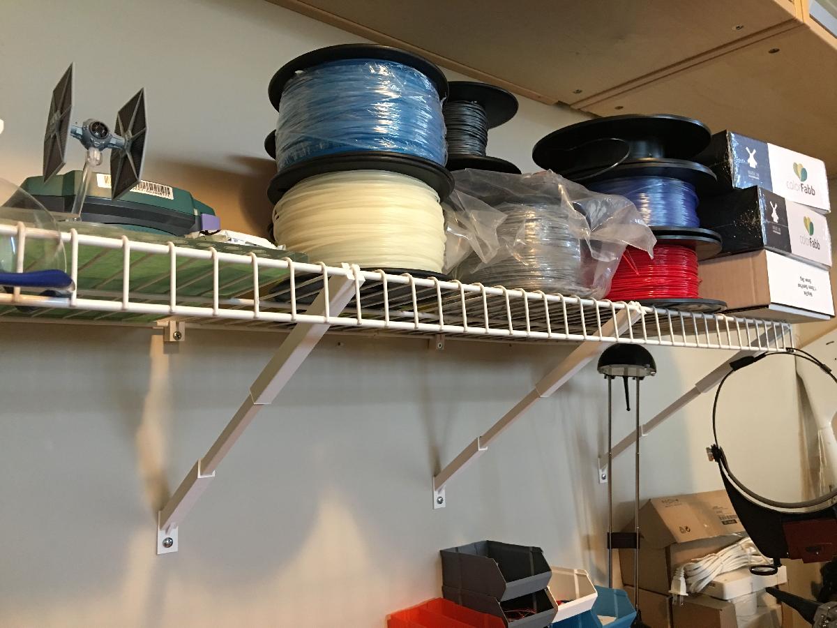 Hardware de Montagem na Parede para Prateleiras de Fio de 12 de Profundidade