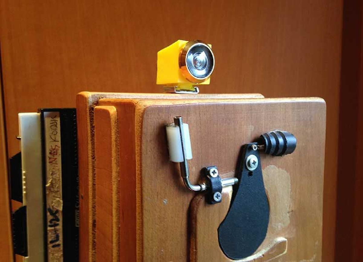 Visor com olho magico para camera pinhole