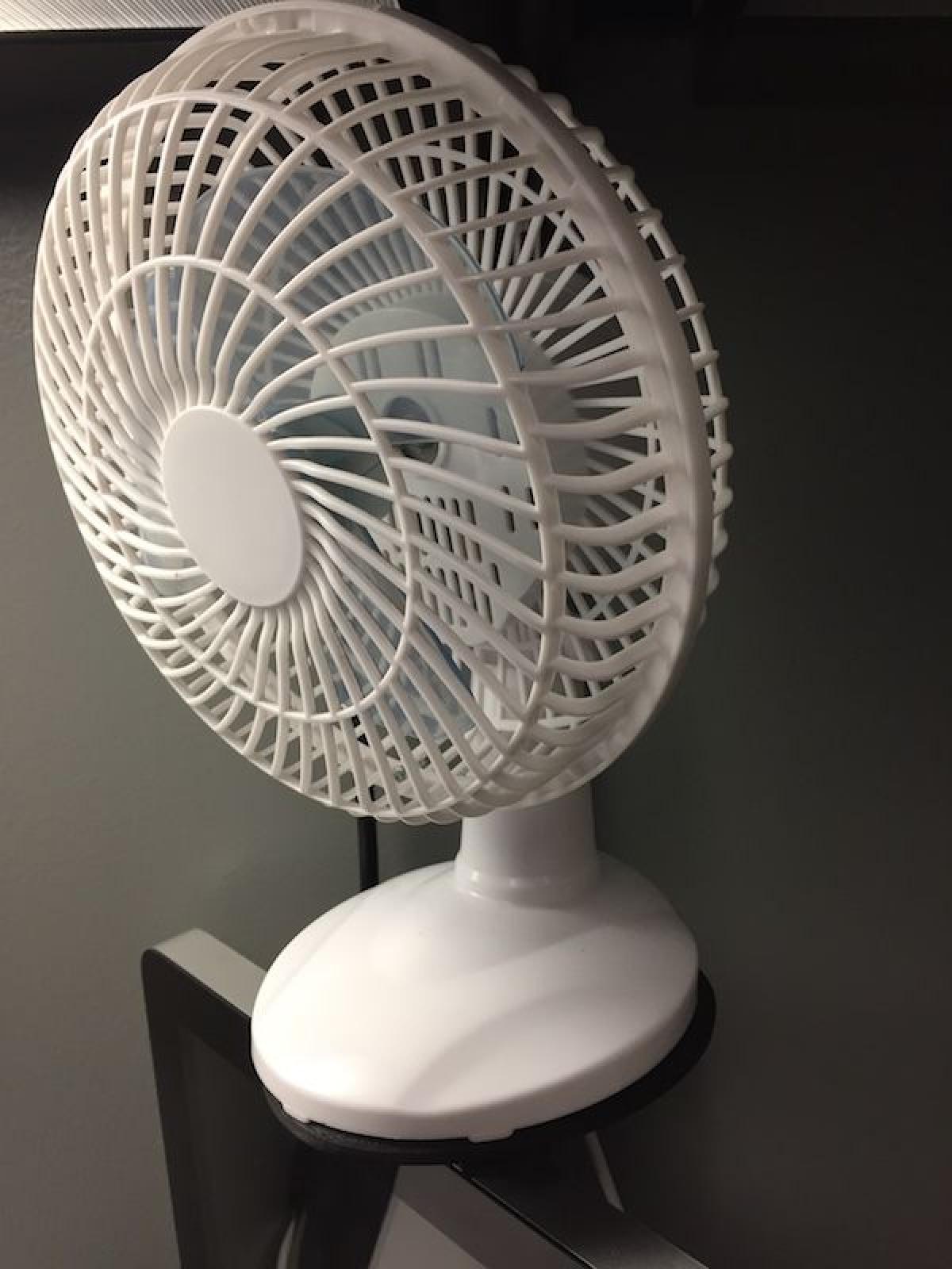 Suporte de prateleira ajustavel para ventilador