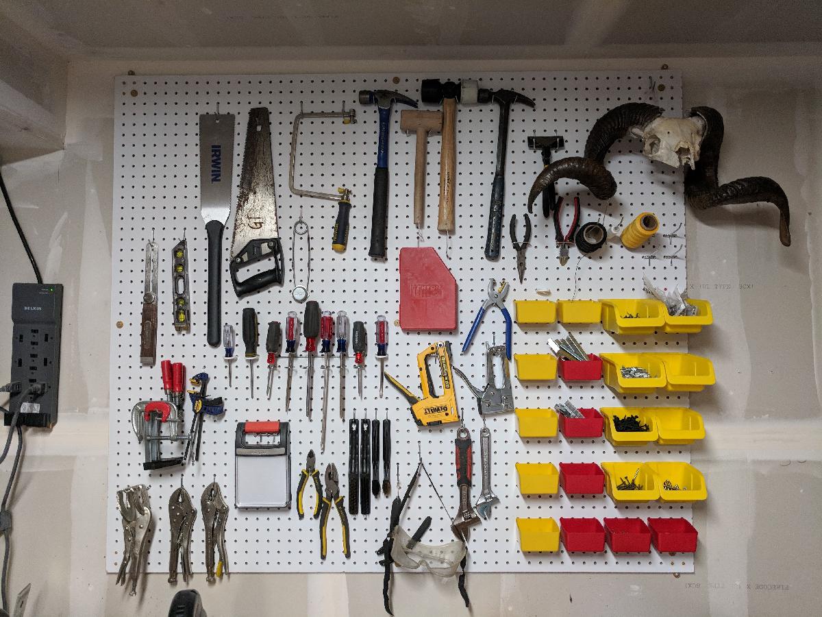 Hardware de Instalacao de Pegboard para Workshop