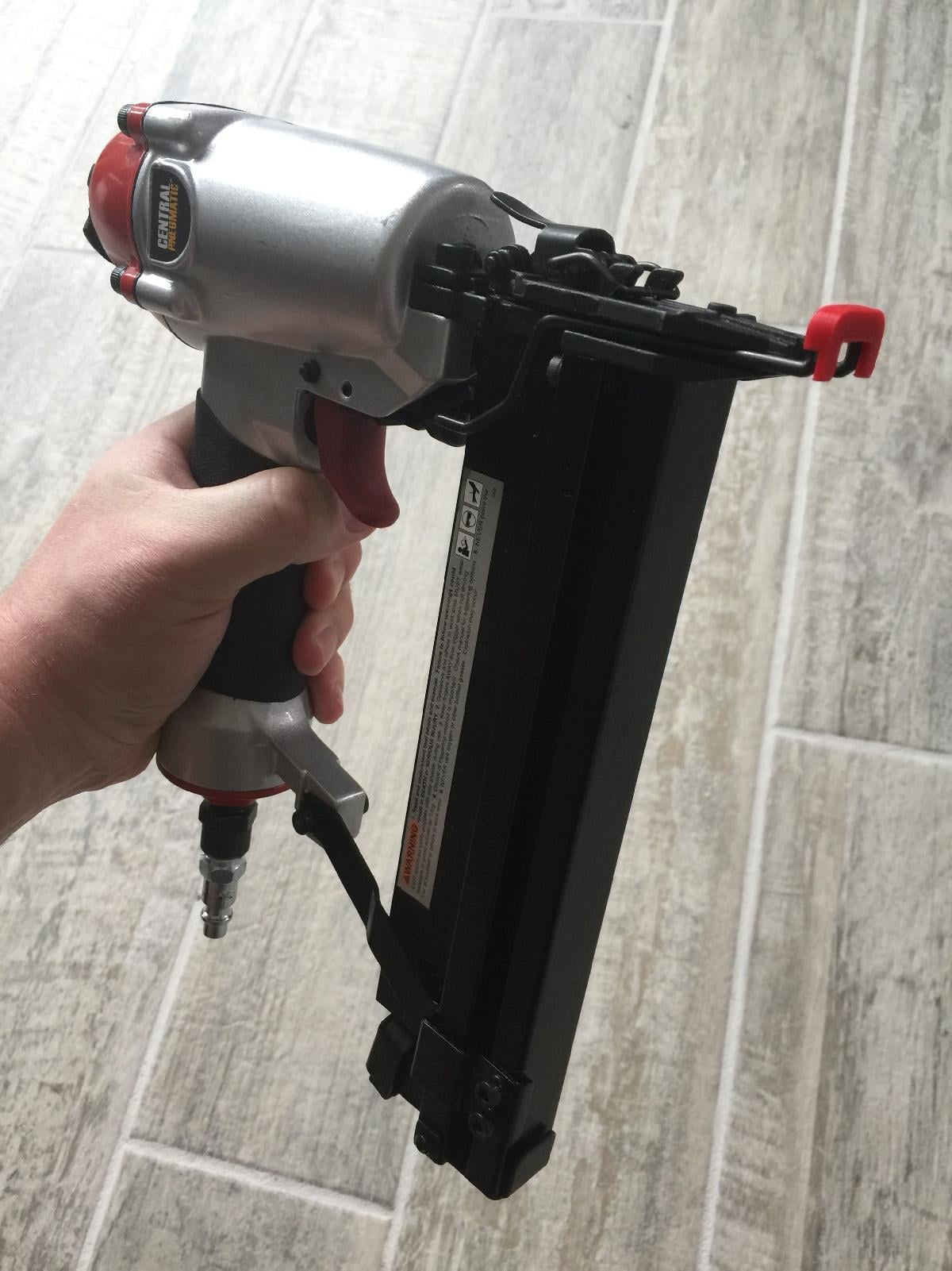 Protetor para Nailer/Grampeador a Ar de 18 Gauge 2 em 1 da Harbor Freight