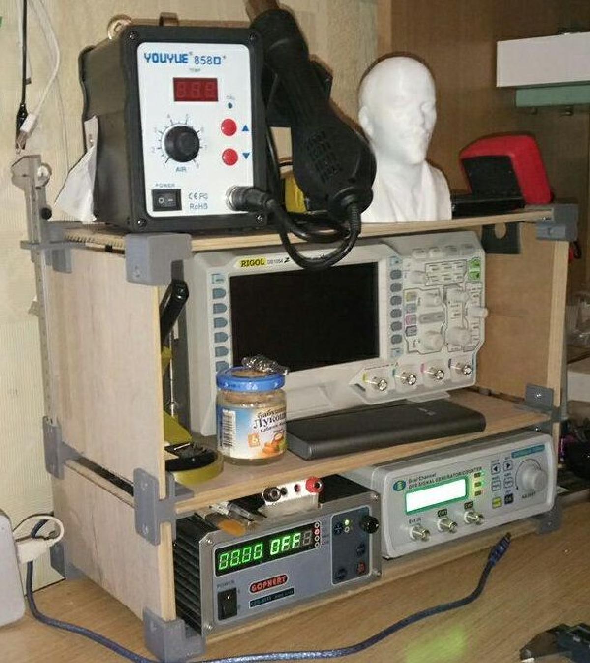 Mais um conector de prateleiras