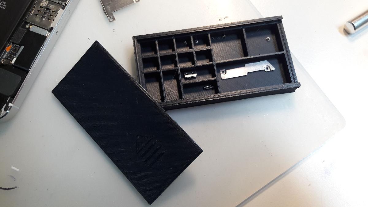 Caixa de parafusos pequenos com tampa deslizante