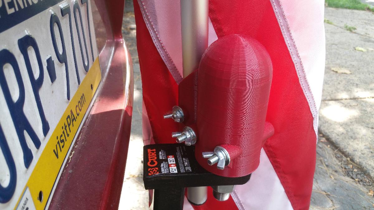 Suporte de bandeira para engate de bola