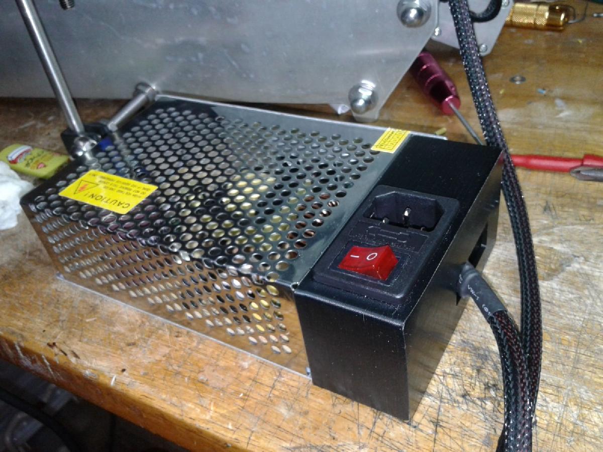 Tampa da fonte de alimentacao com interruptor