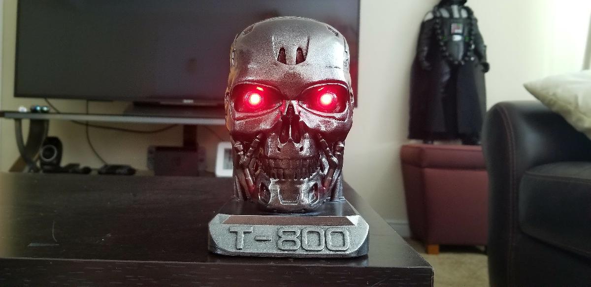 Base modificada T 800 com furos e tampa para 2 pilhas AAA