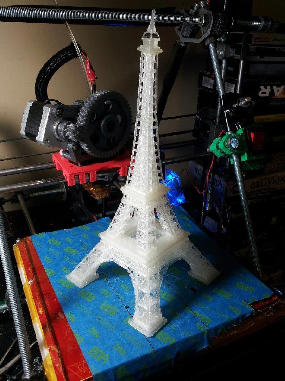 Torre Eifel, dividida em 4 partes