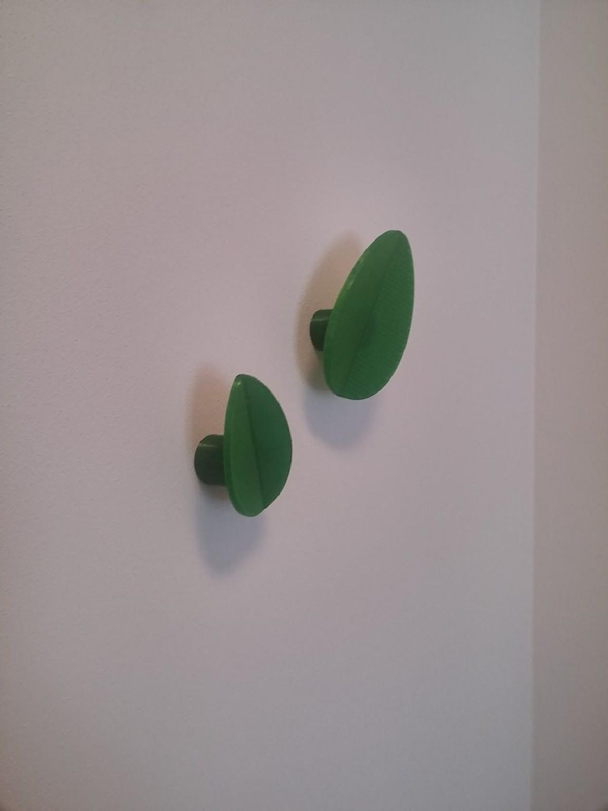 Gancho de parede em forma de folha