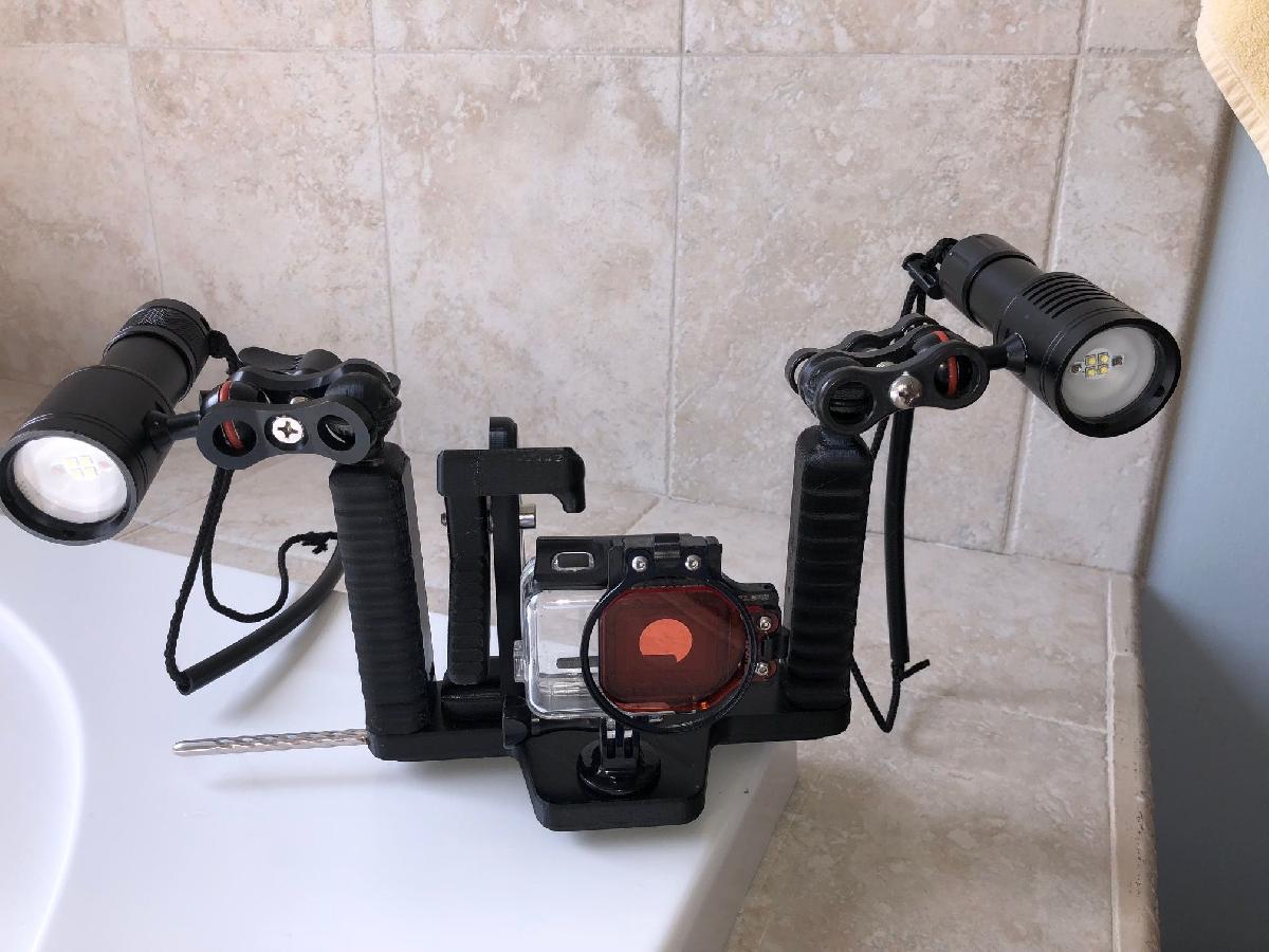 Suporte subaquatico GoPro para mergulho com montagens para 2 luzes