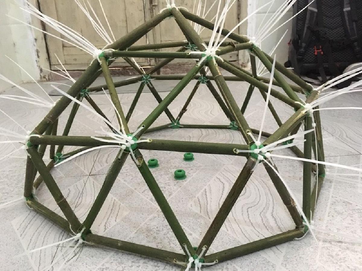 Nodos de cupula geodesica para cupulas pequenas e grandes